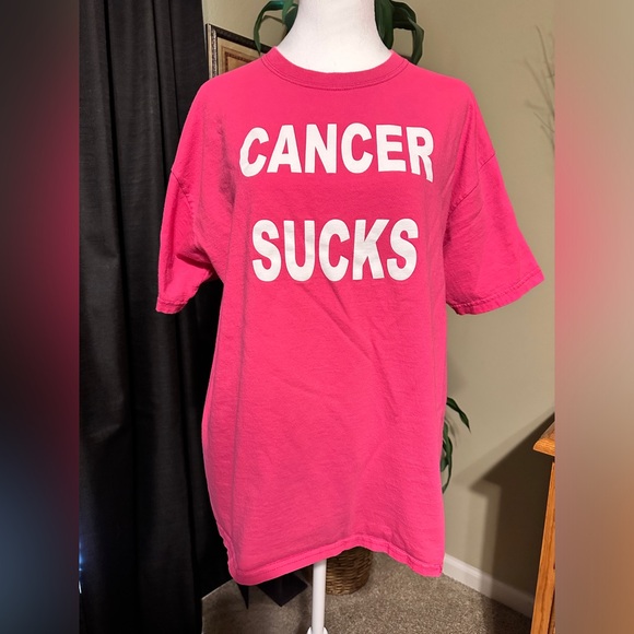 Cancer Sucks, pink short sleeve, 100% cotton, pet/free home. - Picture 1 of 5